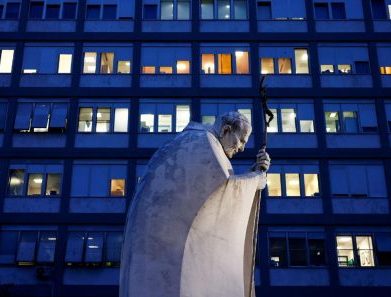 Papa no Gemelli: confirma-se a melhora das condições clínicas