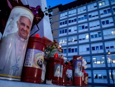 Papa no Gemelli, crise respiratória pela manhã