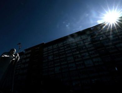 Papa no Gemelli: situação estável. Recebeu as Cinzas e ligou para Gaza