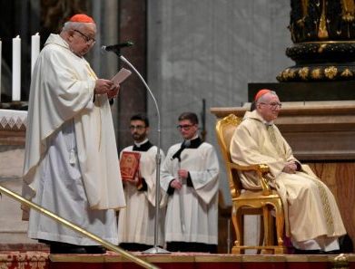 Parolin: João Paulo II, peregrino incansável, abençoe uma humanidade dilacerada