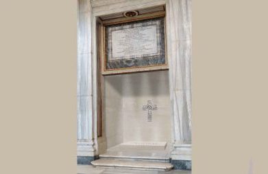 O túmulo do Papa feito com pedra vinda da Ligúria, "terra de seus avós"