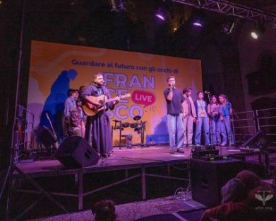 Centenas de jovens em prol do “Francesco Live” em Florença O Cântico das Criaturas no centro do evento