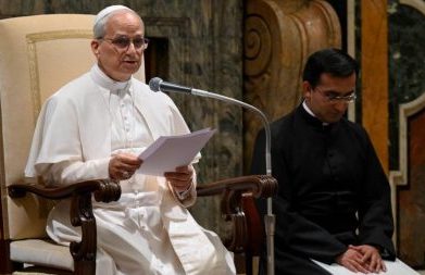 Papa: o nosso mundo, ferido pela guerra e injustiça, precisa do amor de Deus