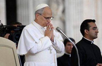 Papa Leão XIV convida a rezar o Rosário pela paz durante o mês de outubro: pessoalmente, em família e em comunidade