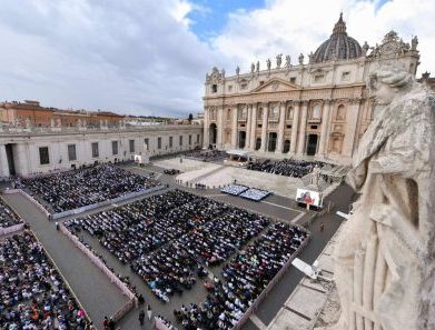 Leão XIV: Terço pela paz na Praça São Pedro, em 11 de outubro