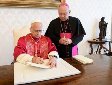 Papa Leão XIV assina a sua primeira Exortação Apostólica: "Dilexi te"