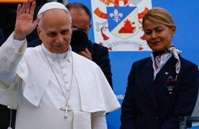 Leão XIV se despede da Turquia e parte para o Líbano