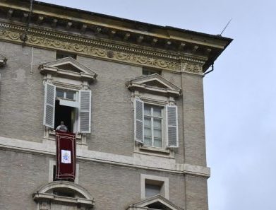 Leão XIV no Angelus: não há culto autêntico a Deus sem o cuidado da carne humana