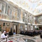 Papa: nenhum jovem deve ser deixado “no banco de reservas”