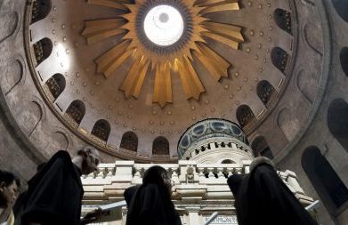 Ao embaixador de Israel, Parolin lamenta incidente no Santo Sepulcro