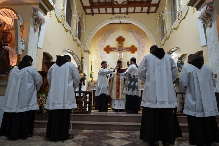 Vocação e serviço ao altar: frades recebem ministérios de Leitor e Acólito