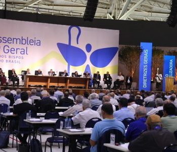 Bispos do Brasil, na 62ª AG CNBB, recebem nova versão do Instrumentum Laboris das novas Diretrizes da Ação Evangelizadora