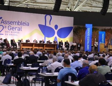 Bispos do Brasil, na 62ª AG CNBB, recebem nova versão do Instrumentum Laboris das novas Diretrizes da Ação Evangelizadora