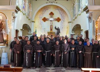 Brasil, Visita do Ministro Geral à Custódia de Nossa Senhora das Sete Alegrias O padre Massimo acolhe com satisfação a profissão solene de três frades.