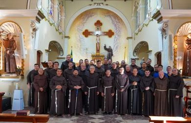 Brasil, Visita do Ministro Geral à Custódia de Nossa Senhora das Sete Alegrias O padre Massimo acolhe com satisfação a profissão solene de três frades.