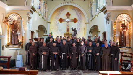 Brasil, Visita do Ministro Geral à Custódia de Nossa Senhora das Sete Alegrias O padre Massimo acolhe com satisfação a profissão solene de três frades.