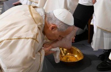 Leão XIV: "Ao lavar a nossa carne, Jesus purifica a nossa alma"