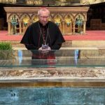 Parolin: “São Francisco nos reconduz ao centro, que é Cristo”