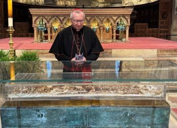 Parolin: “São Francisco nos reconduz ao centro, que é Cristo”