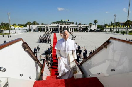 Papa deixa a Argélia para seguir a Camarões, segunda etapa da viagem à África