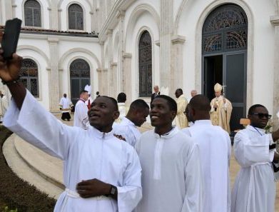 Aumenta número de vocações na África e Ásia, alimentadas pela fé do Povo de Deus