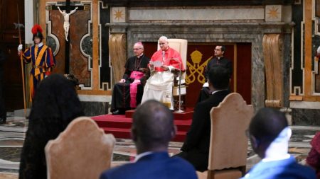 Papa: hoje se busca a paz com armas; é urgente fortalecer o diálogo e o multilateralismo