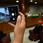 Conectados, mas sozinhos: o impacto da Inteligência Artificial na vida dos jovens