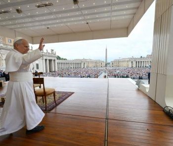 Papa: participar das procissões de Corpus Christi é um testemunho corajoso de fé