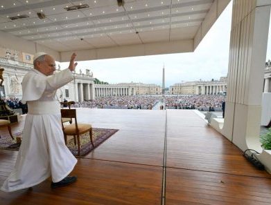 Papa: participar das procissões de Corpus Christi é um testemunho corajoso de fé