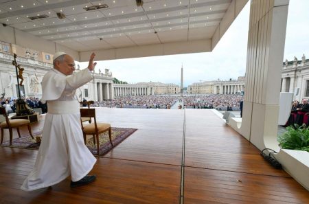 Papa: participar das procissões de Corpus Christi é um testemunho corajoso de fé
