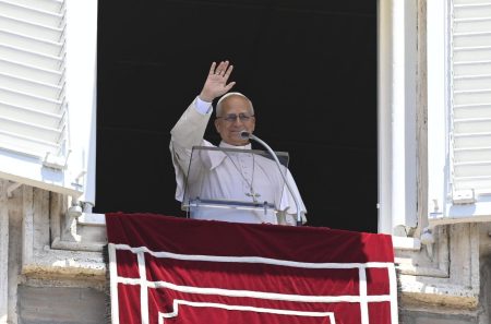 O Papa, Angelus: Deus vê as feridas das guerras e o vazio do consumismo