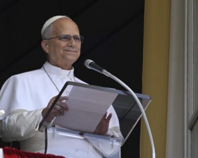 O Papa: no deserto da guerra e da arrogância redescobrir a lógica da partilha e da caridade