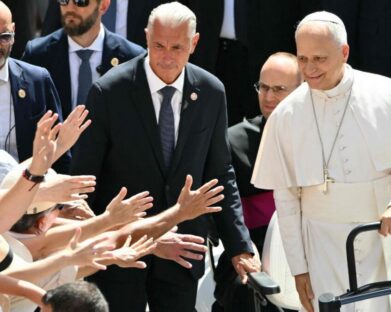 Angelus: onde termina a nossa lógica, começa a confiança. Pedro e a difícil aprendizagem da fé