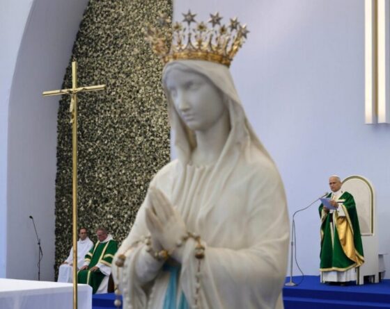 Papa Leão XIV: rezar o Terço no mês de outubro pela paz entre os povos em conflito