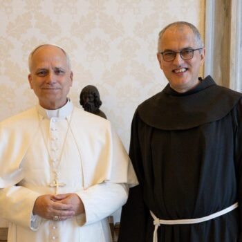 A Ordem dos Frades Menores reza pelo Papa Leão XIV.
