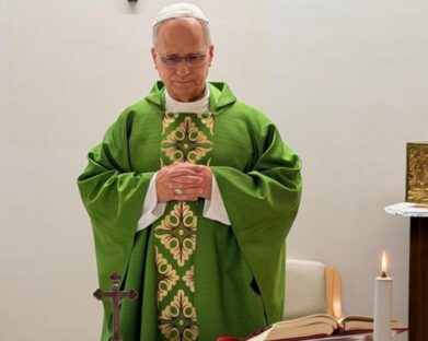 Papa celebra missa no hospital: exames confirmam melhora constante da saúde